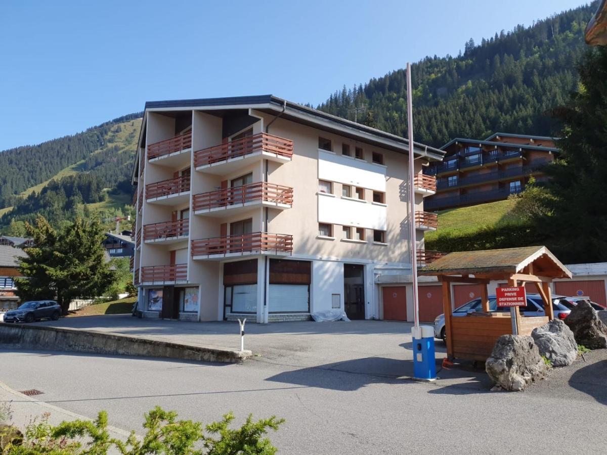 Les Ambrunes Châtel Exterior photo